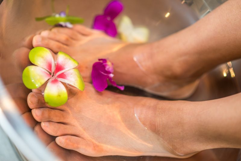 hydrogen peroxide foot soak for cracked heels