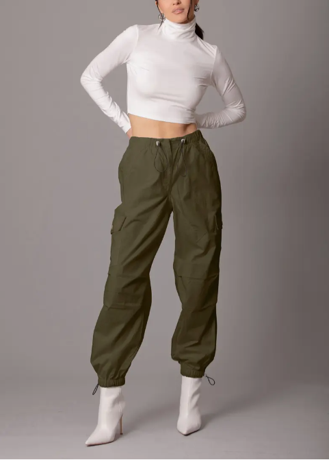 how to style green cargo pants
